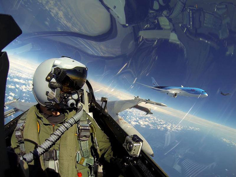 fighter-jets-escort-netherlands-first-commerical-dreamliner.jpg