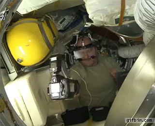 Taking a selfie in space - Imgur.gif