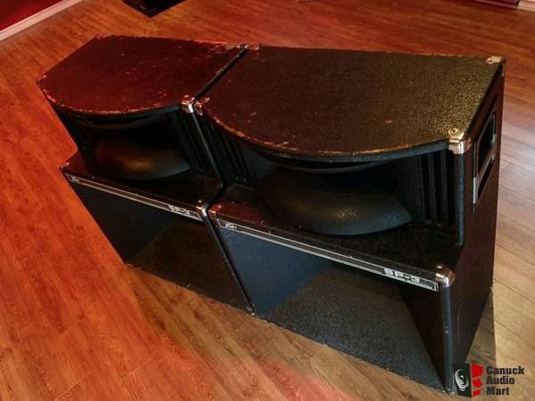 675459-pro_peavey_sp3_pa_speakers.jpg