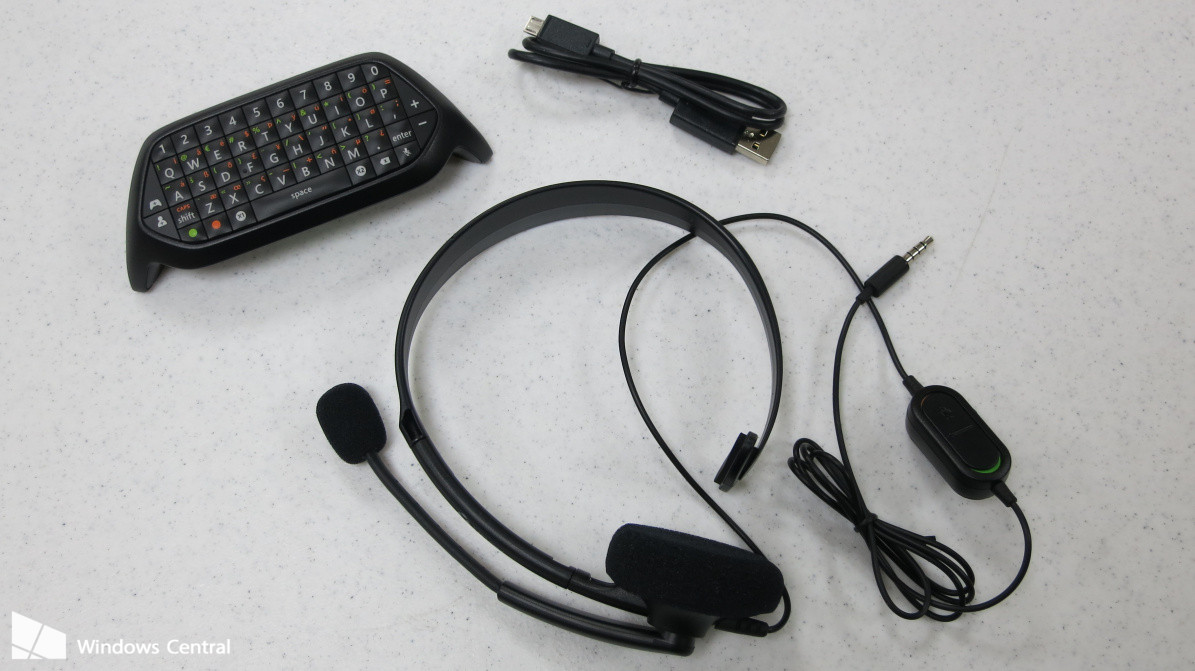 Xbox-One-Chatpad-contents-headset-USB-cable.jpg