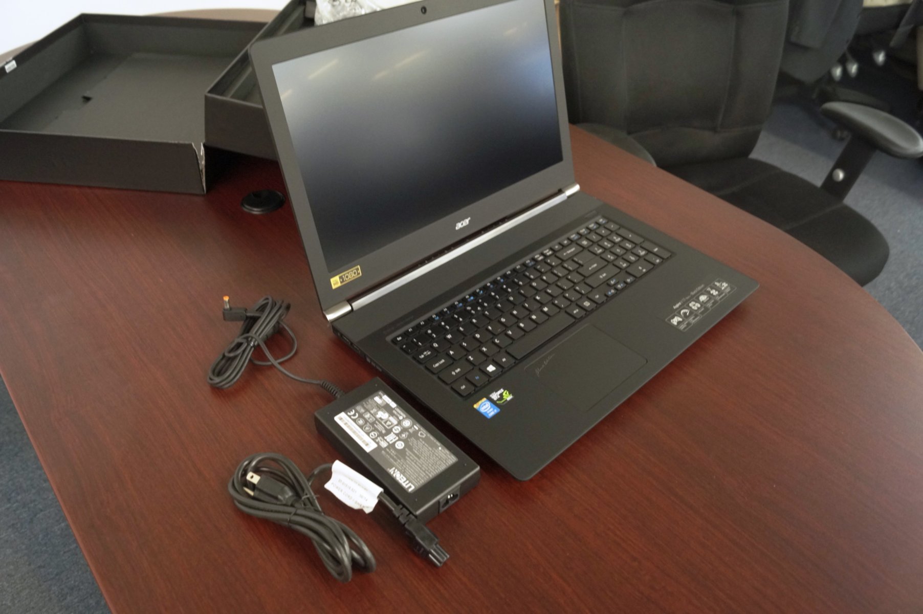 Acer-Aspire-V-17-Nitro-Black-Edition-9.jpg
