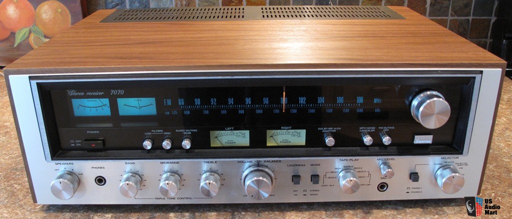 348207-sansui_7070_receiver_new_walnut_veneered_case.jpg