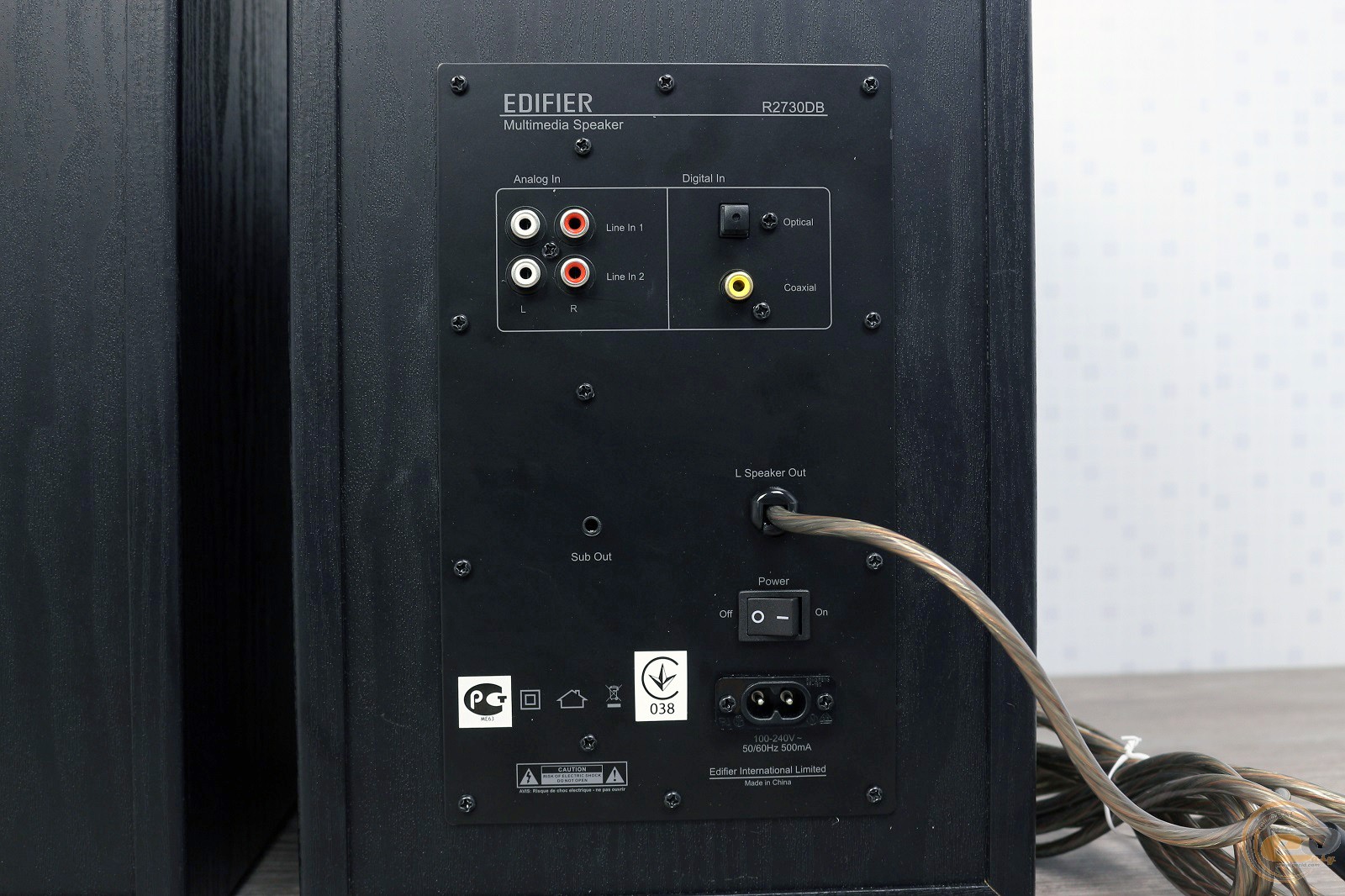 16_edifier_studio_r2730db.jpg