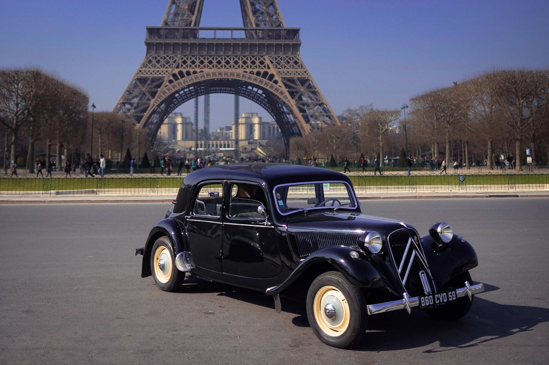 visite-paris-mariage-voiture-ancienne-traction-avant-photo3.jpg