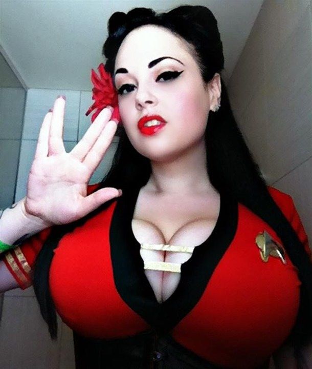 e84f49e8013c28975029655b55c4a6d1--star-trek-cosplay-live-long.jpg