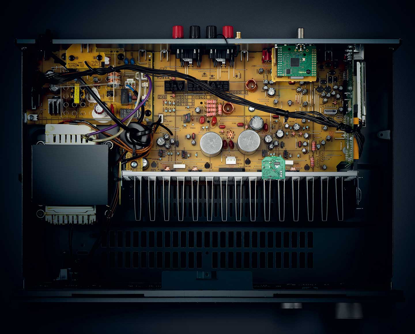 Yamaha-R-N303D-Innen.jpg