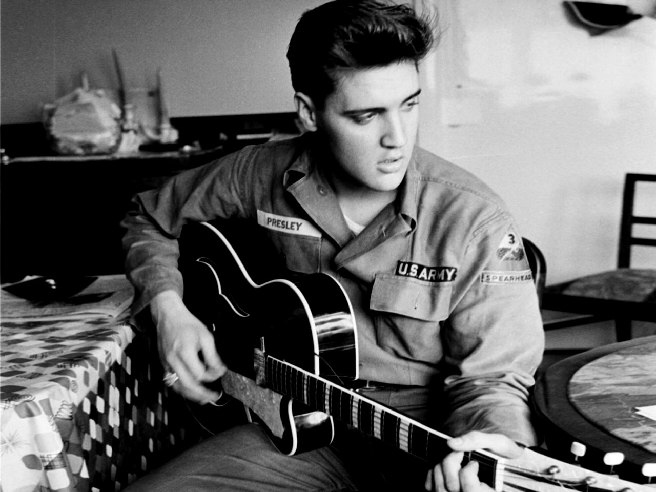 elvis-guitar.jpg