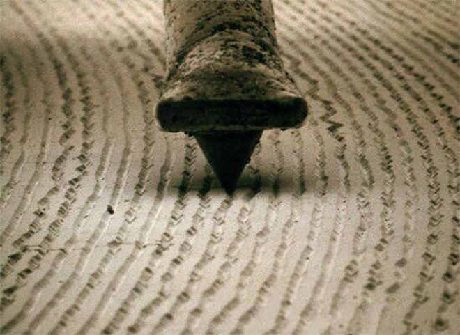 Vinyl and Stylus at 1000x Magn.1.jpg