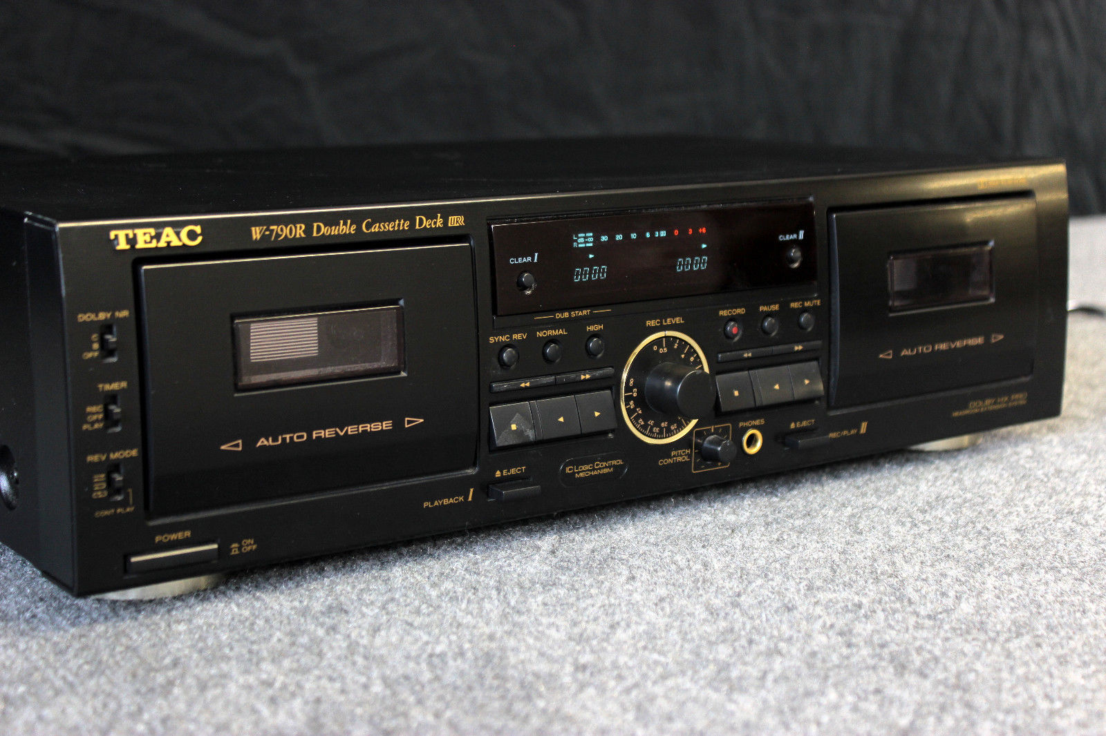 teac-w-790r-double-cassette-deck-99708120ddb587d55c884ea94e167c66.jpg