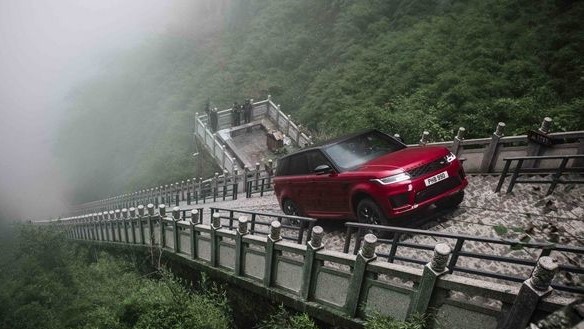 Range+Rover+Sport+P400e+1.jpg