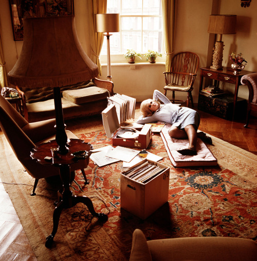 Dusty Springfield at home, 1965..jpg