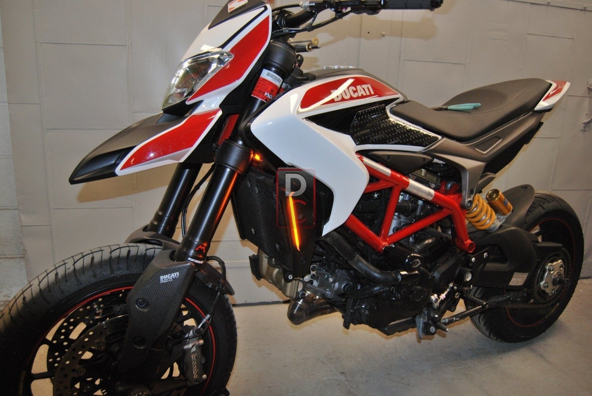 ducati-mv-agusta-motorcycle-products-ducati-hypermotard-821-939-front-led-indicators-4_2000x.jpg