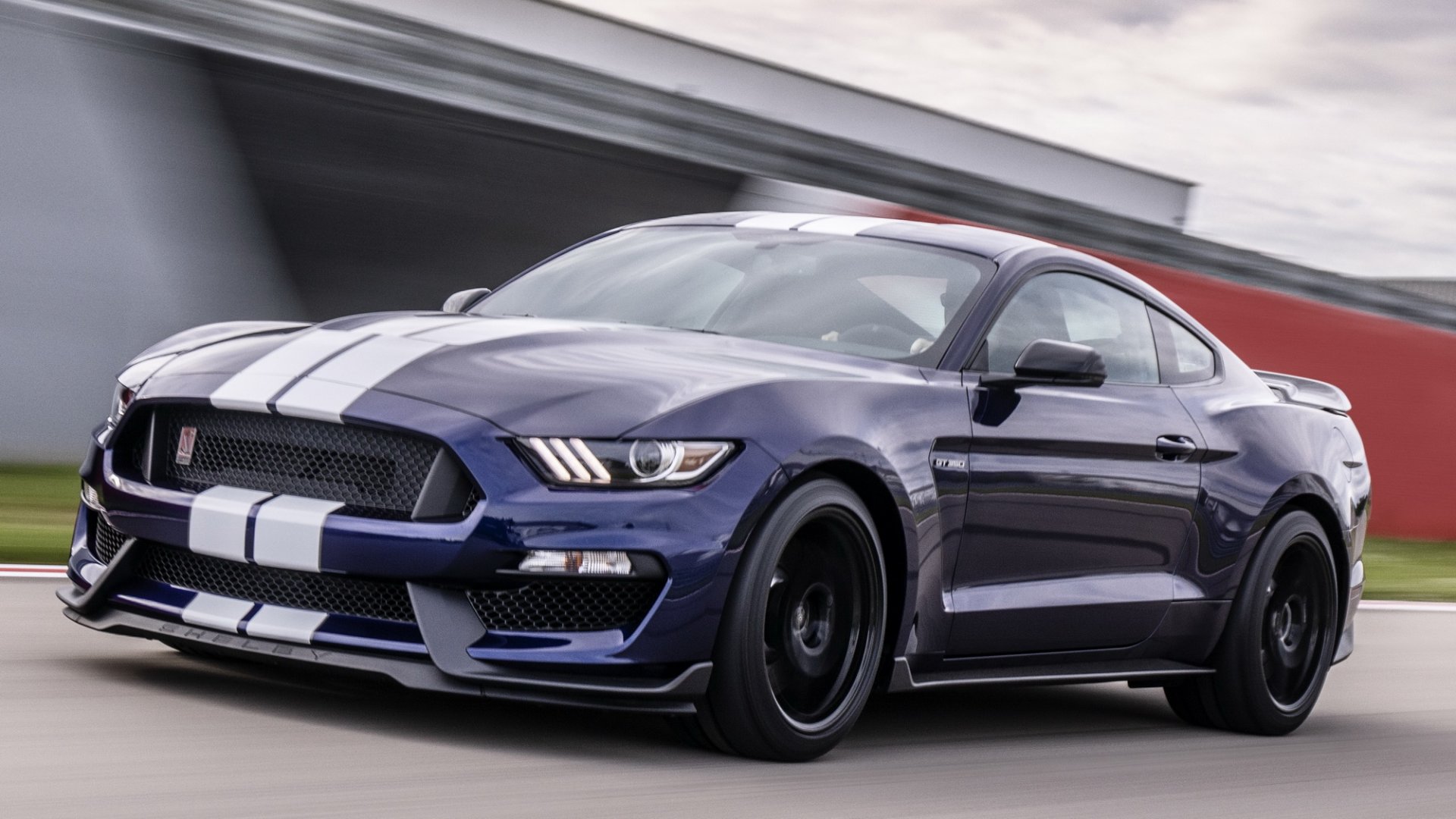 FORD MUSTANG.jpg