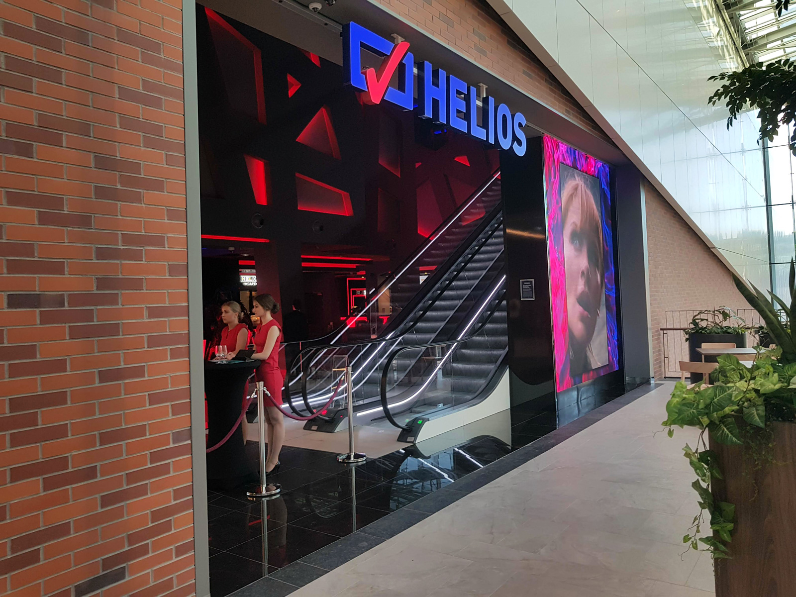 Helios-Forum-Gdansk-Poland-Cinema-Entrance-from-Mall-Patrick-von-Sychowski.jpg