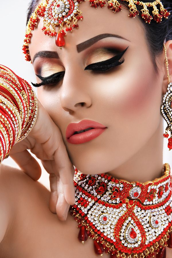 a00e482893b10d5b588043b3f5998472--indian-bridal-makeup-wedding-makeup.jpg
