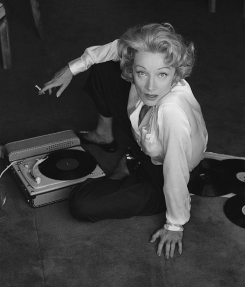 vinyl_actress_big.jpg