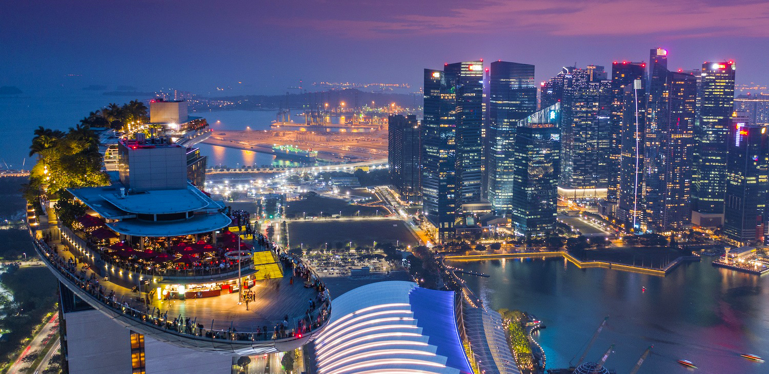 Singapore-Rooftop-Pool-Hotels.jpg