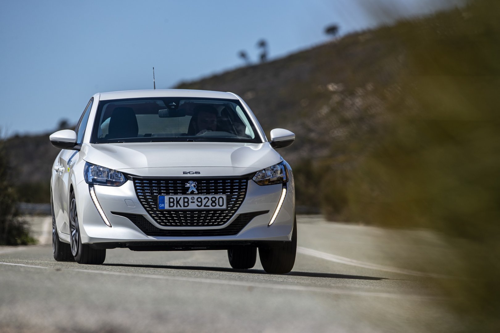 peugeot_208_1.5_bluehdi_100_1_resize 1.jpg