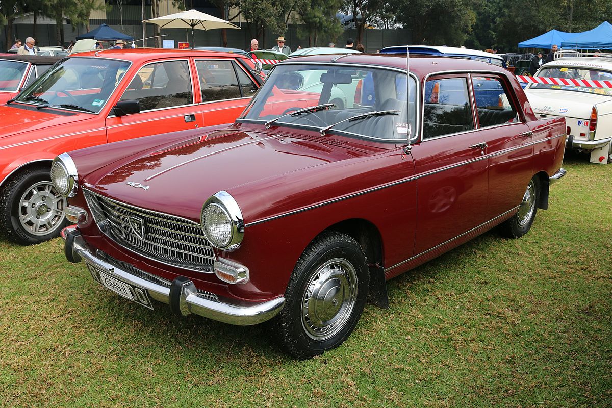 1969_Peugeot_404_sedan_(28295240103).jpg