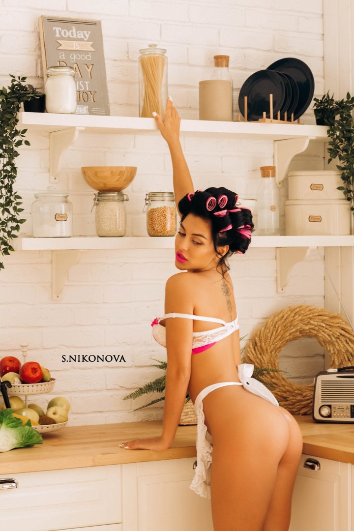 kitchen_Svetlana_Nikonova_women_model_lingerie-1451583.jpg!d.jpg