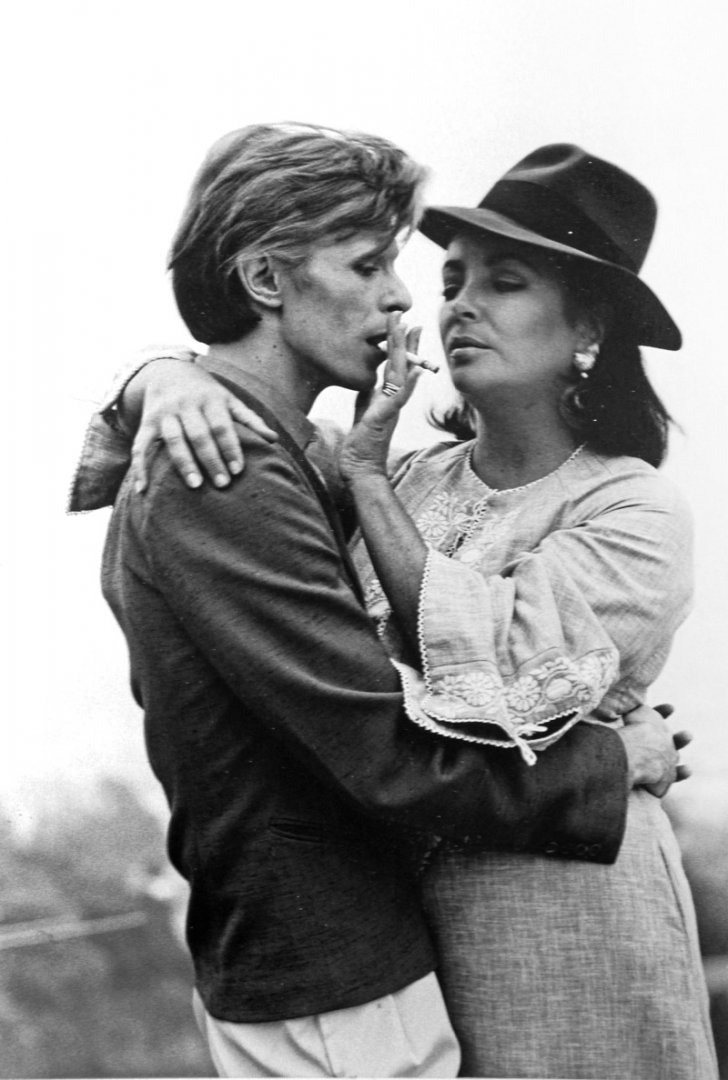 david-bowie-and-elizabeth-taylor-los-angeles-1975-on-exshoesme1.jpg