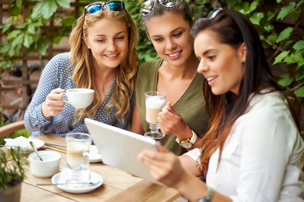 women-taking-coffee-with-friends_329181-11925.jpg