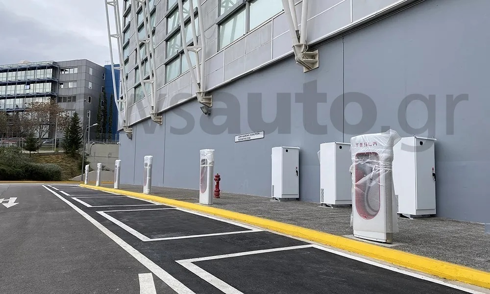 210126113348_Tesla-Superchargers-Golden-Hall-1.jpg