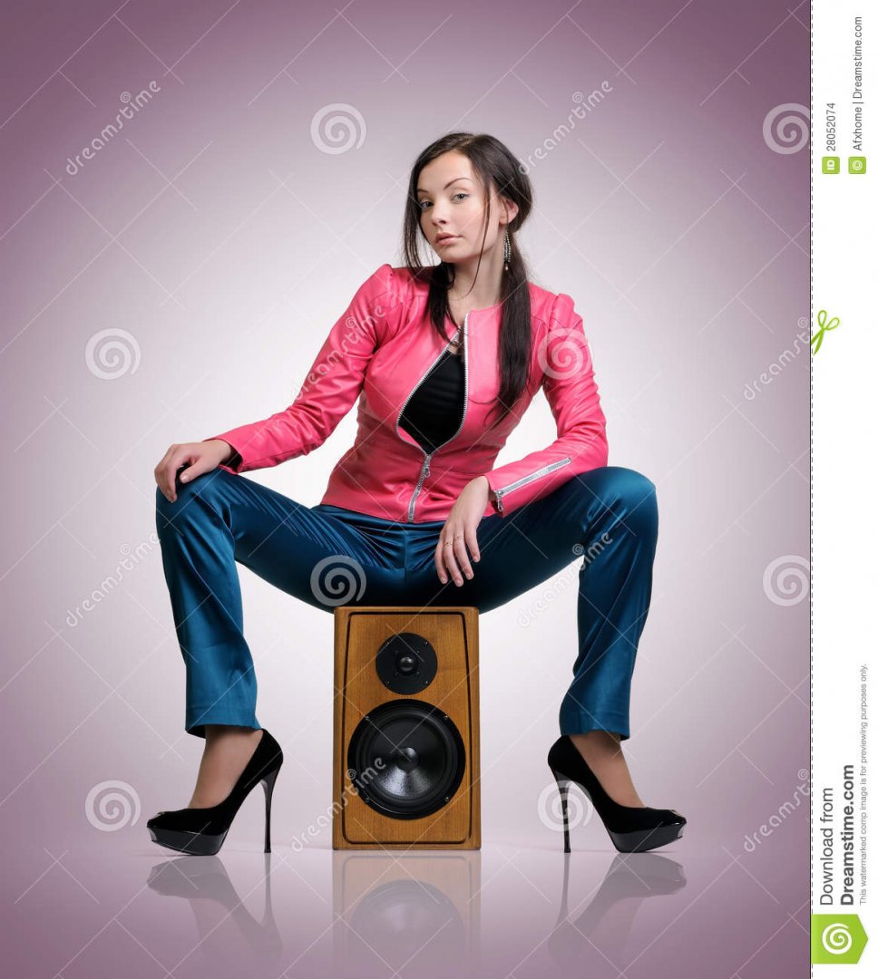 fashionable-young-woman-speaker-28052074.jpg