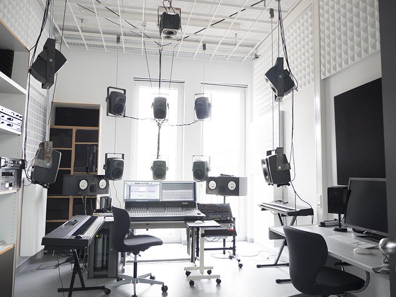 Studio13_1.jpg