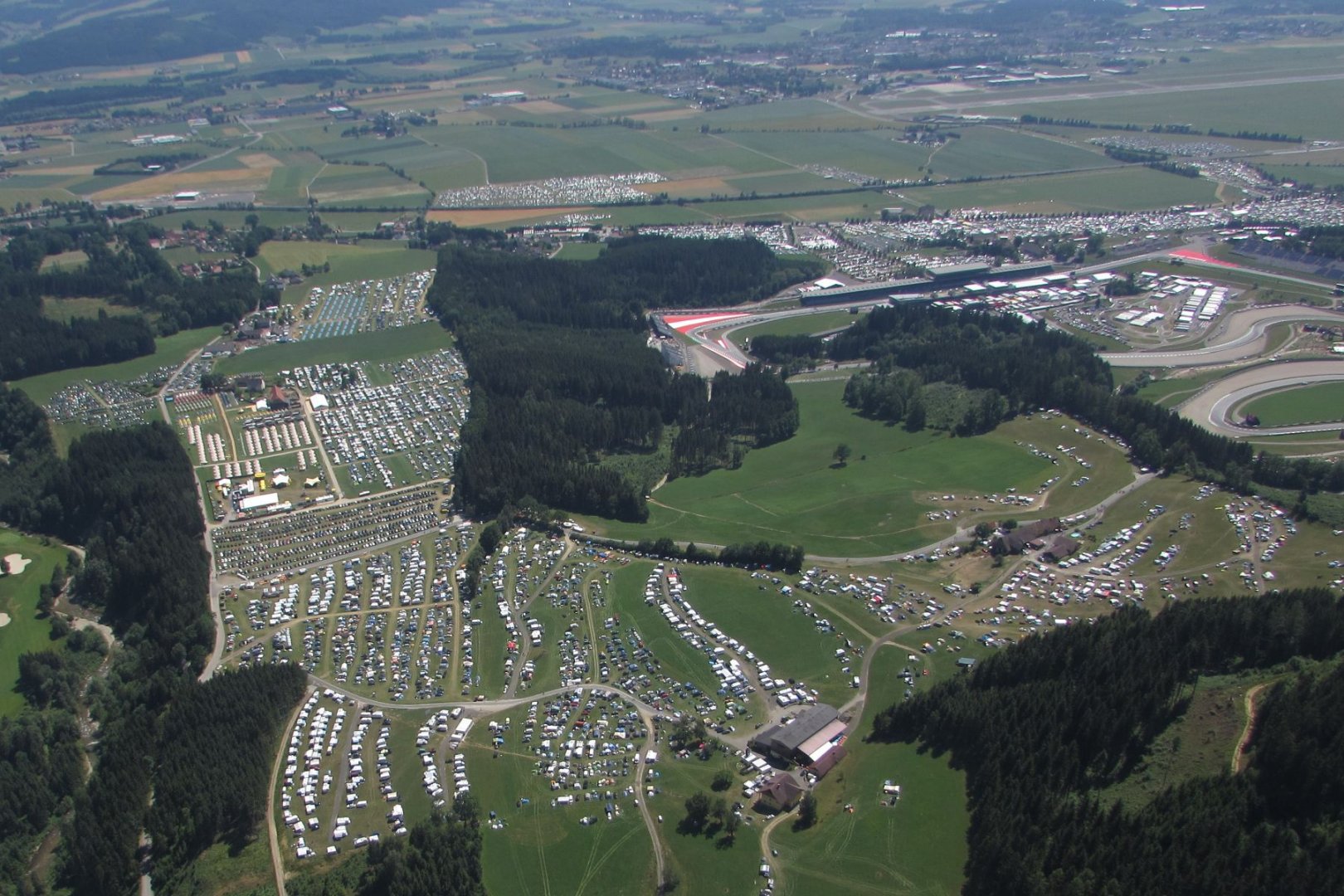 lage_camping_pink_red_bull_ring.jpg