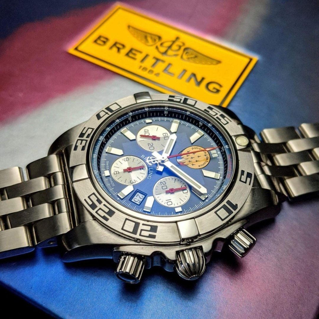 breitling-patrouille-de-france-limited-600-pcs-chronomat-44-wristwatch-997_e07a6e85-ff7f-4365-...jpg