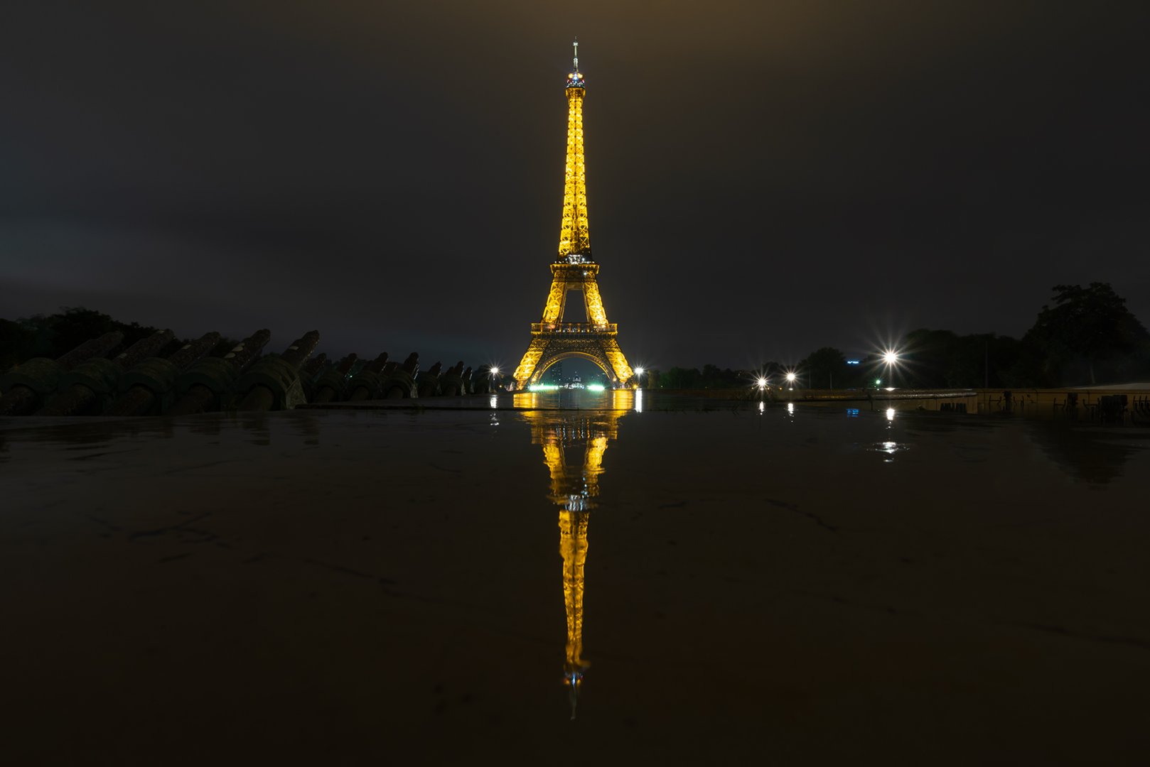 Eiffel_Reflection_Night_Cannons_DSC6791.jpg