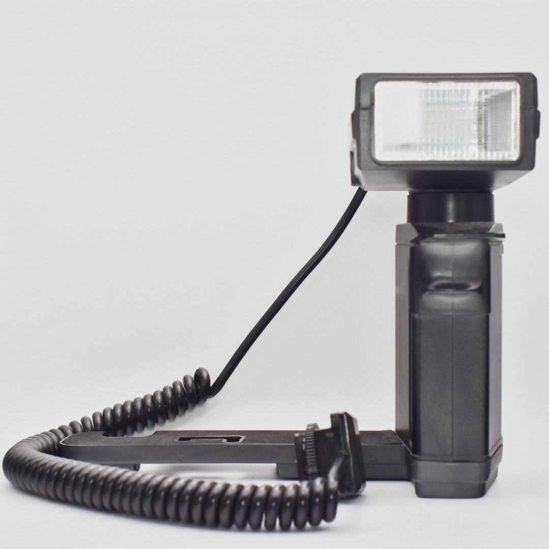 hand_grip_camera_flash_univers_1690811764_433a6430_progressive.jpg