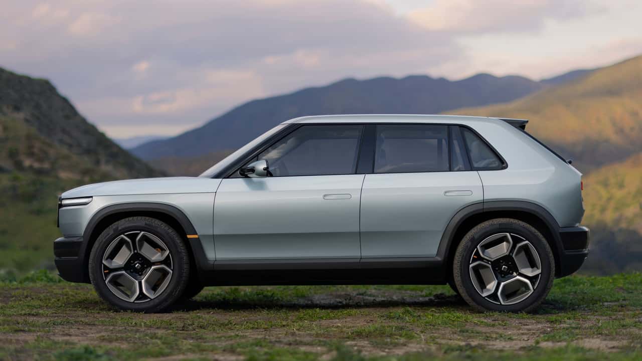 12_rivian_r3.jpg