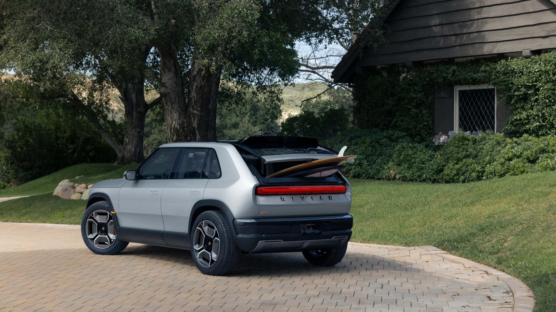 09_rivian_r3.jpg