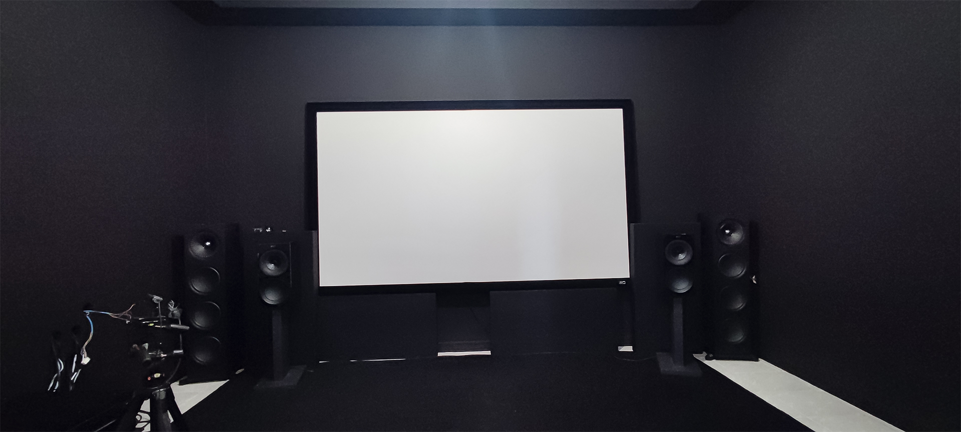 Kef_R3_meta.jpg