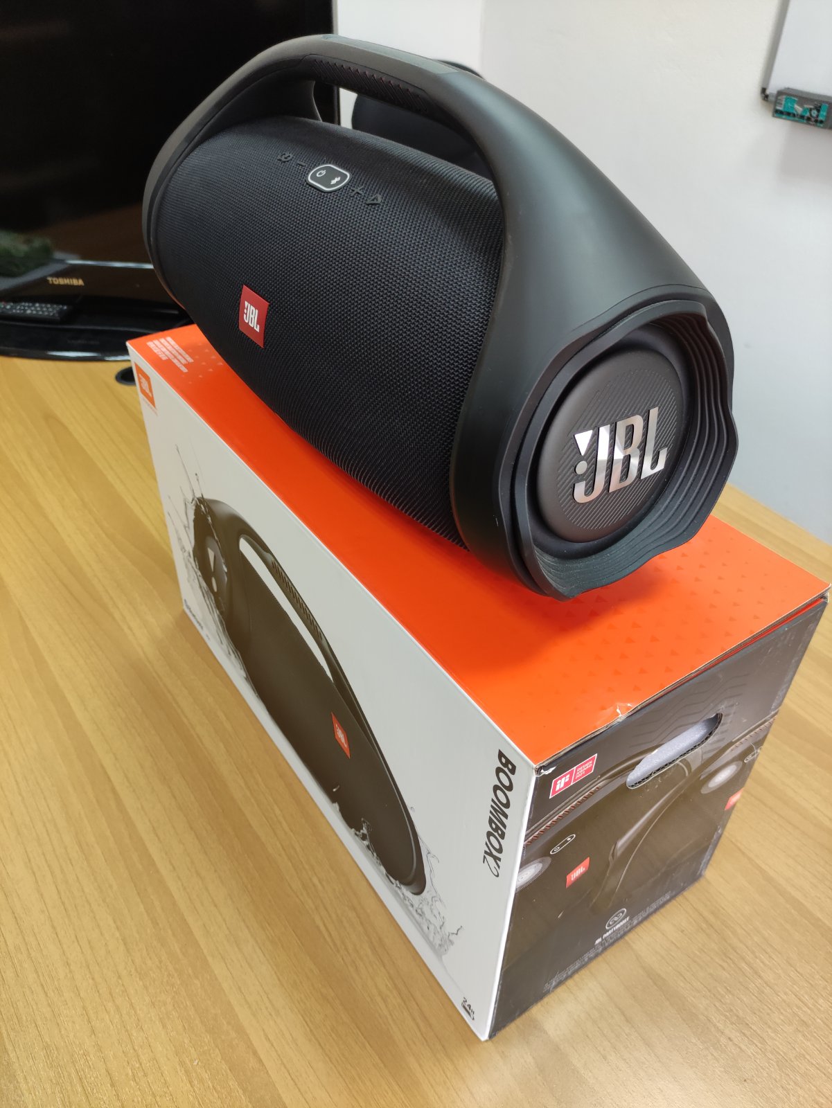 JBL BOOMBOX 2 3.jpg