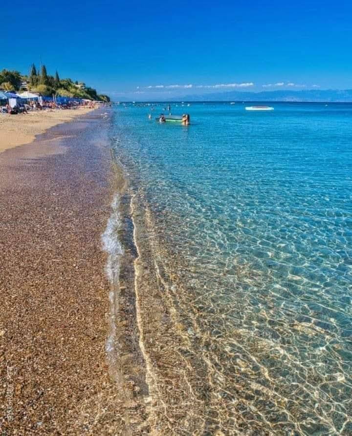 Περουλια Beach 3.jpg