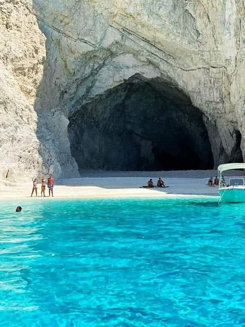 σπηλιά του Αγάλα στην Νήσο Ζάκυνθο, Ελλάδα🇬🇷                                         The cave...jpg