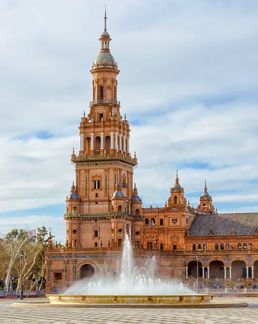Plaza De España, Sevilla.jpg