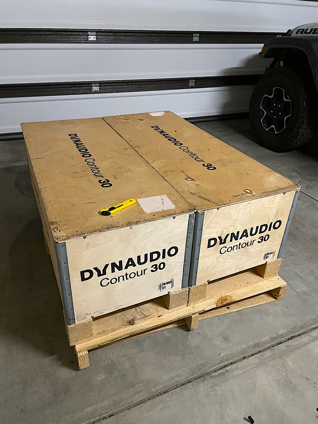 dynaudio-contour-30_003 αντίγραφο.jpg