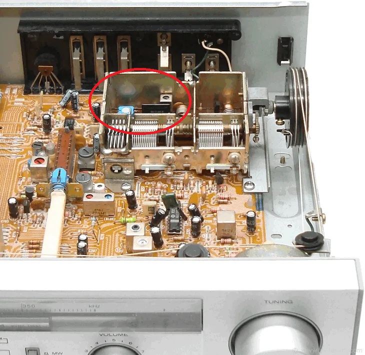 hitachi-sr-2000l tuner section.jpg