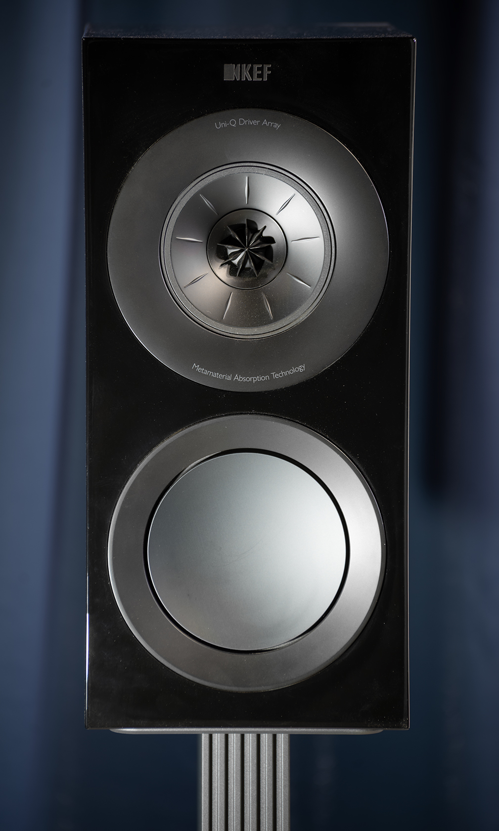 Kef_R3_Meta_Black_Front_DSC4755.jpg