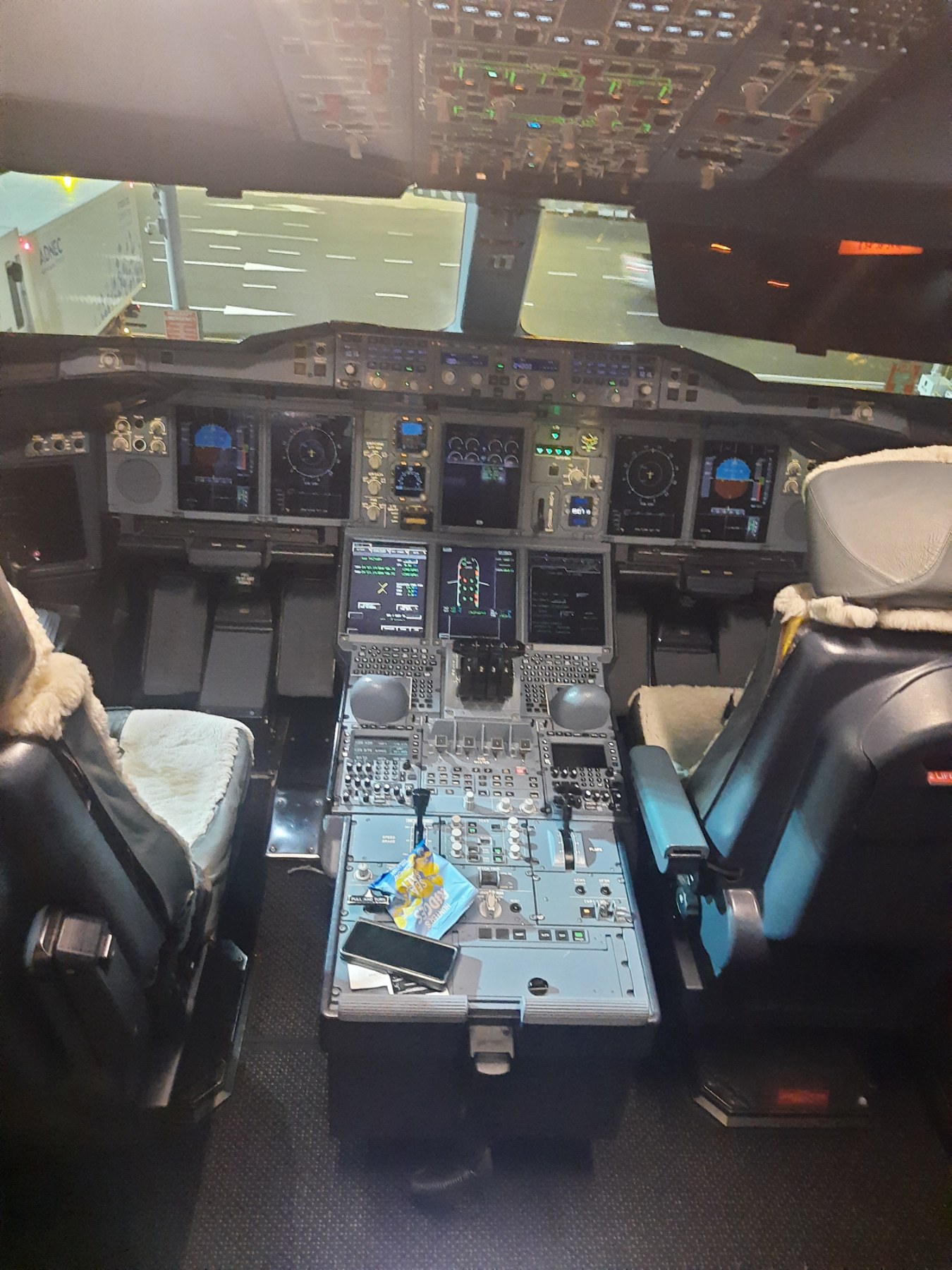 A 380 Cockpit.jpg