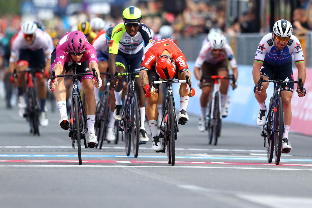 www.cyclingnews.com