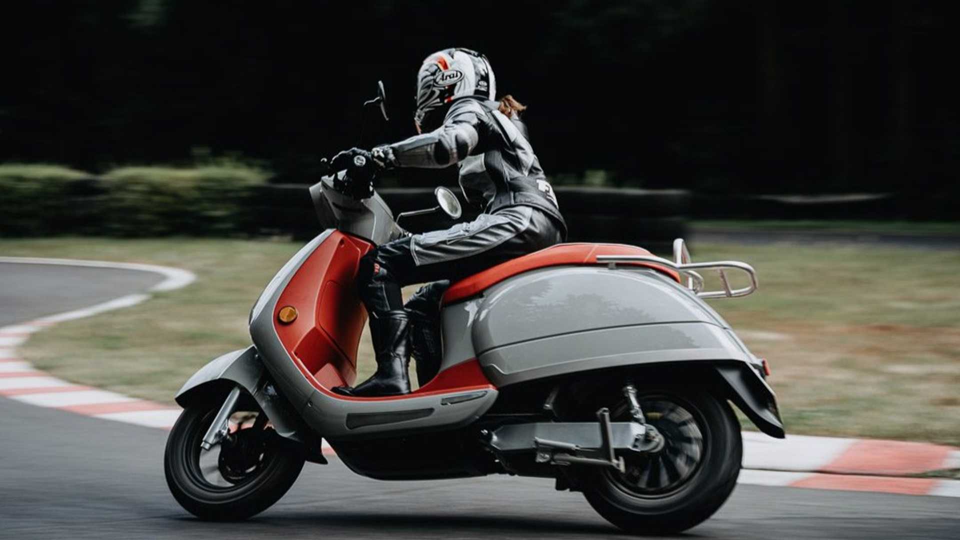 www.rideapart.com