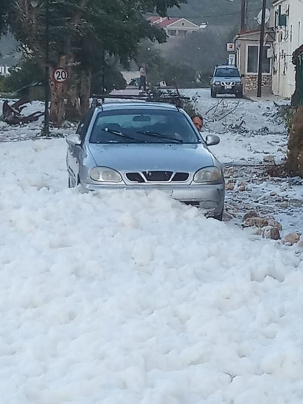 Η εικόνα ίσως περιέχει: αυτοκίνητο, χιόνι και υπαίθριες δραστηριότητες