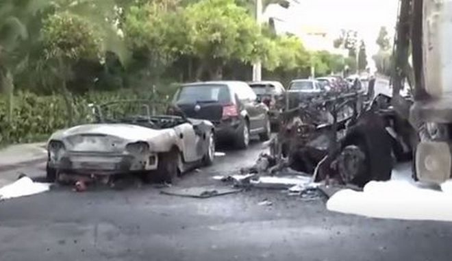 Καβούρι: Εκρήξεις και φωτιά μετά απο σύγκρουση απορριμματοφόρου με ταξί 