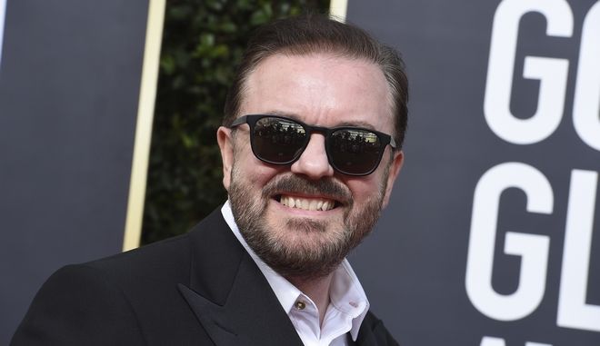 Ο Ricky Gervais φτάνει στο Beverly Hilton Hotel. 